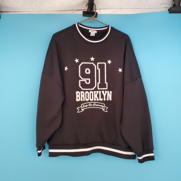 Rue21 Size Medium Black Crewneck Sweatshirt - Picture 1 of 6